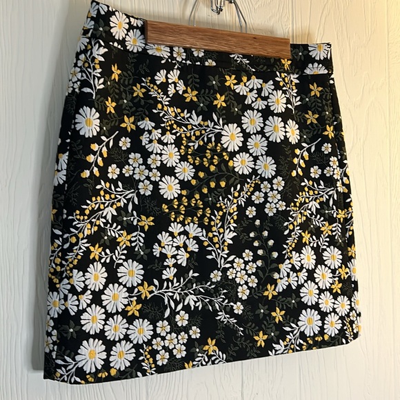 LOFT Outlet Floral Daisy Mini Skirt - Picture 2 of 7